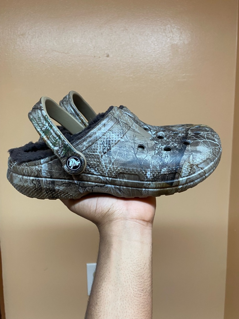 Crocs Classic Comfort X Realtree Edge Brown Faux Fur Lined Camouflage Clogs